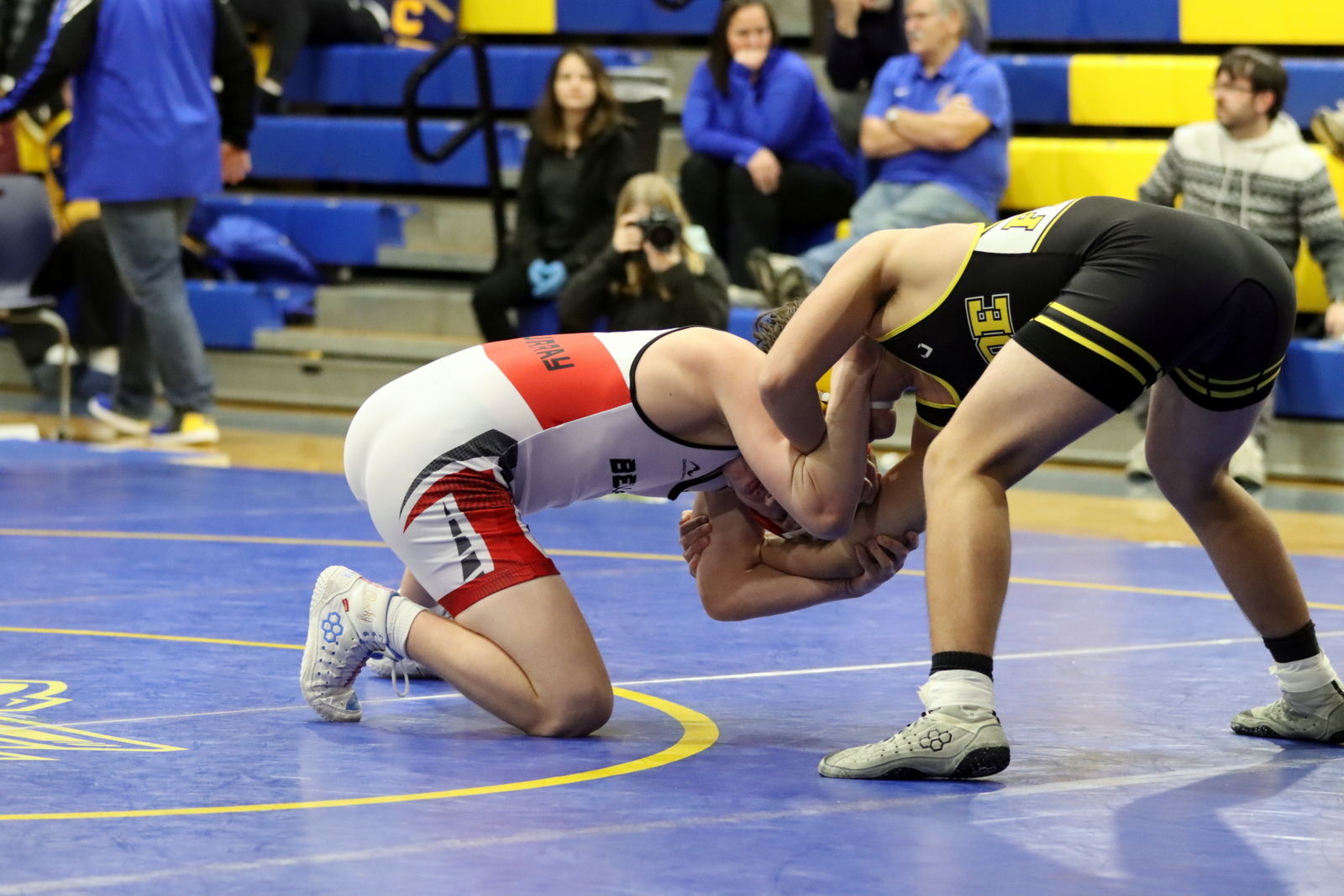 2024-vwrestlingatclyde-1190
