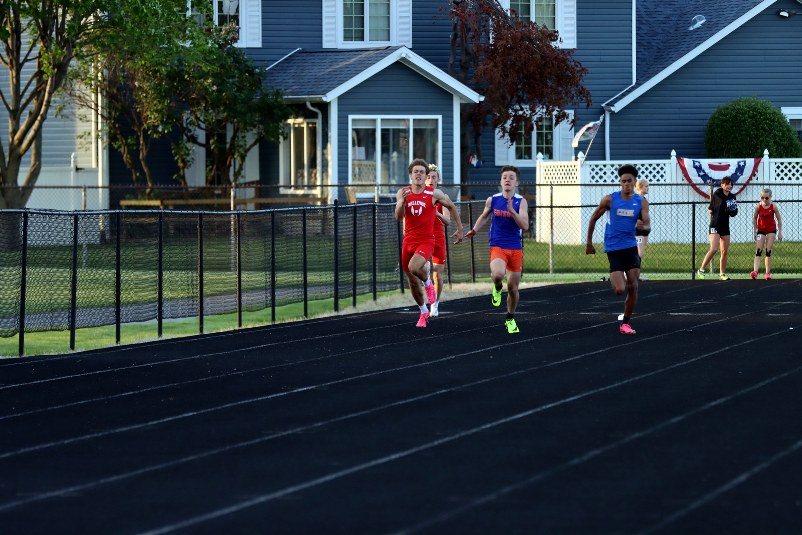 305-2024-trackelks-1404