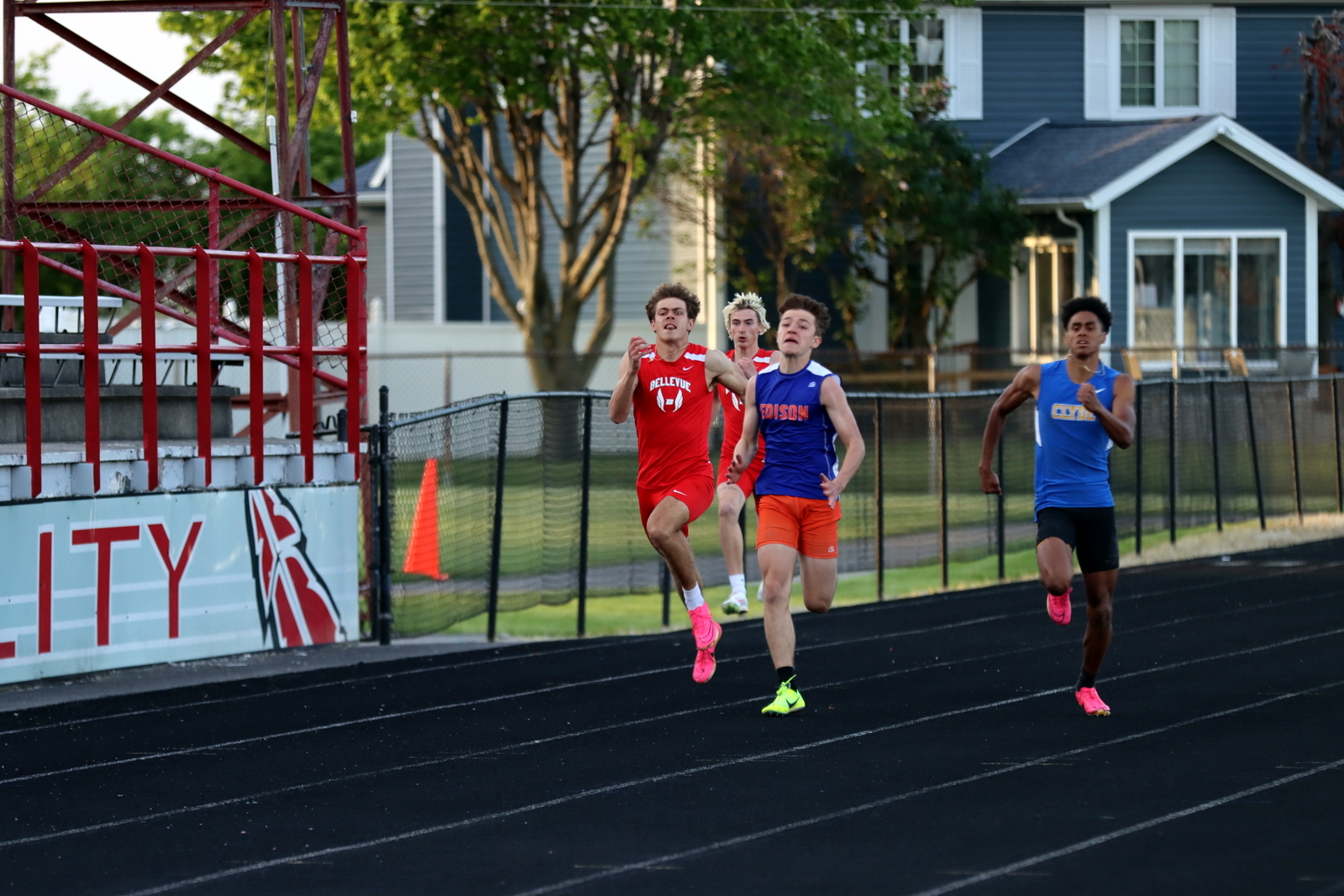 306-2024-trackelks-1408
